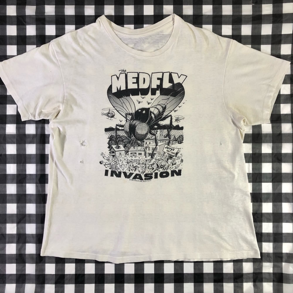 The Med Fly Invasion 1981 Grunge Distressed Offwhite VTG Single Stitch T Shirt